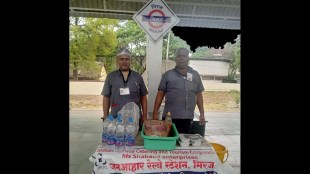 central railway started facility of providing cheap food to passengers at 100 stations
