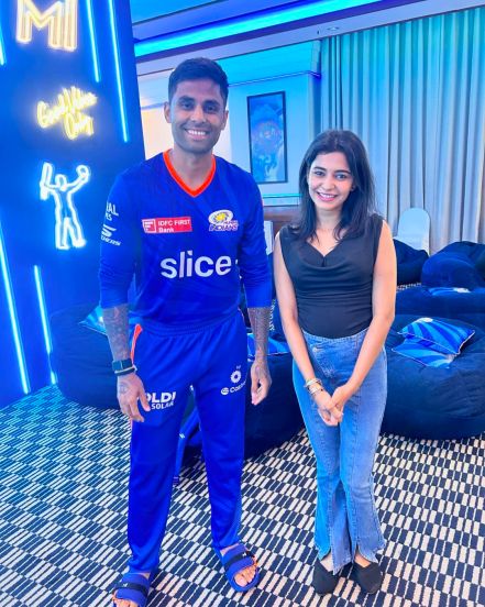 muramba fame actress meets mumbai indians team