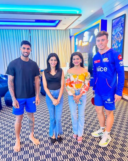 muramba fame actress meets mumbai indians team