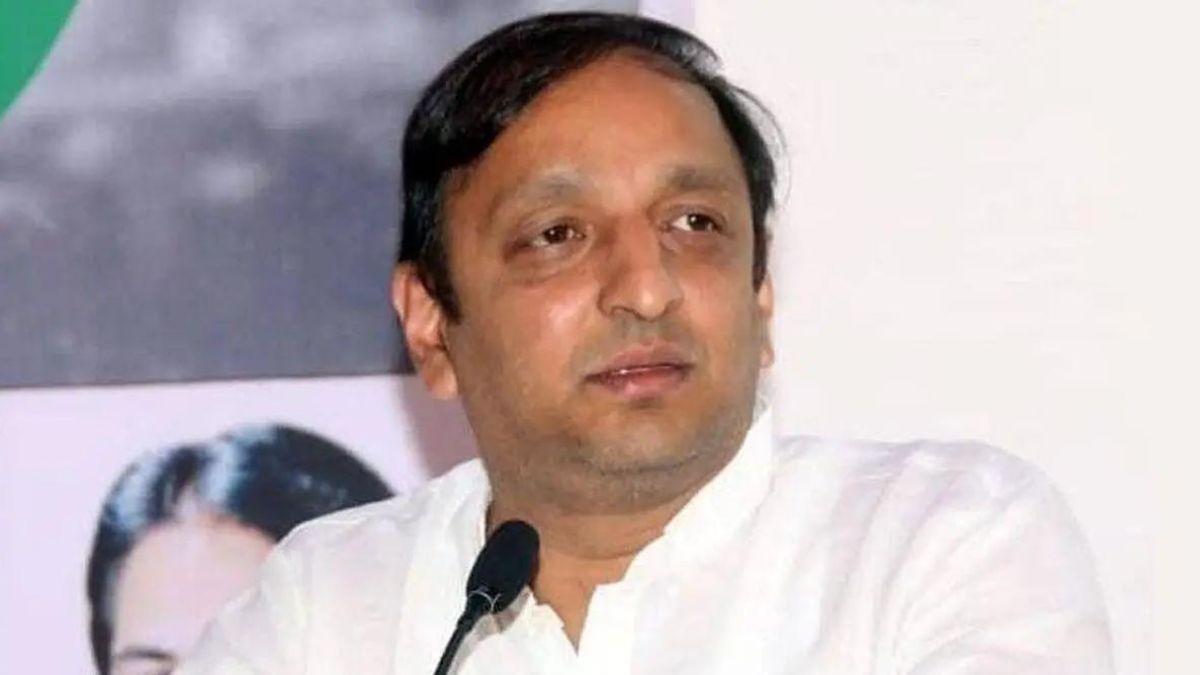 Eknath Shinde and Ajit Pawar group will not get a single Lok Sabha seat says Sachin Sawant