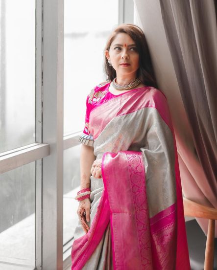 sonalee-kulkarni-aari-work-blouse
