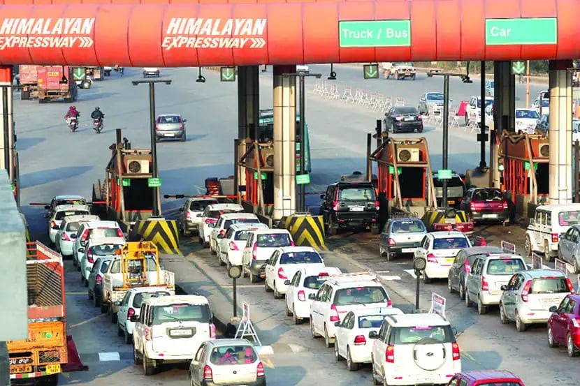 misbehavior at toll booth where can you complaint how to deal with toll employees nhai fastag haelpline
