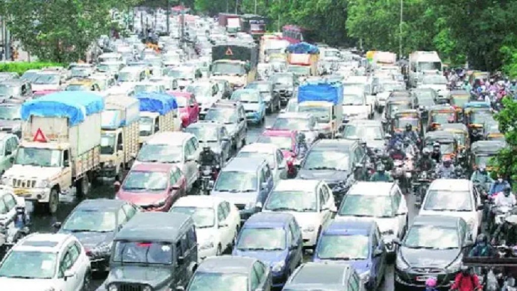 Navi Mumbai, Escalating Traffic, traffic jam, airoli, belapur, Illegal Parking, traffic jam in Navi Mumbai, traffic jam belapur, traffic jam airoli, illegal parking in navi mumbai, marath news, two wheelar parking, four wheelar parking, navi mumbai citizens,