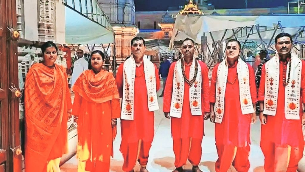 Police dressed as priests in Uttar Pradesh