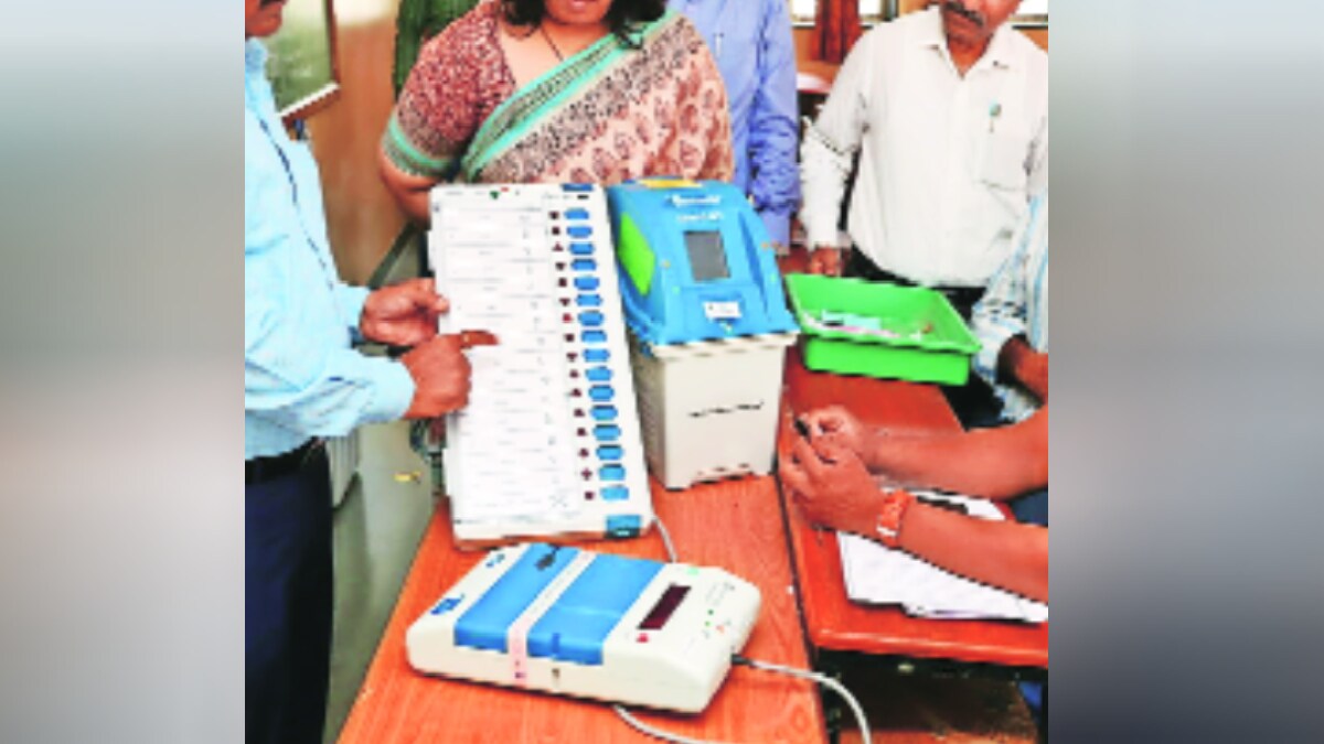 मतपत्रिकांद्वारे निवडणूक घेण्याची मागणी फेटाळली