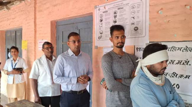 yavatmal collector and district electoral officer stood in a queue and cast vote
