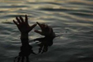 Solapur, mangalvedha taluka, 8 Year Old Girl Dies, 8 Year Old Girl Dies Slipping Into Water, Trying to Drink water, drought in Solapur, girl sink and dies in Solapur,