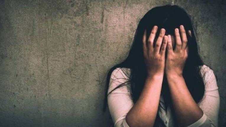 तरूणीवर बलात्कार, केस कापून केले विद्रुप; मुस्लीम धर्म स्वीकारण्याची सक्ती केल्याचा आरोप