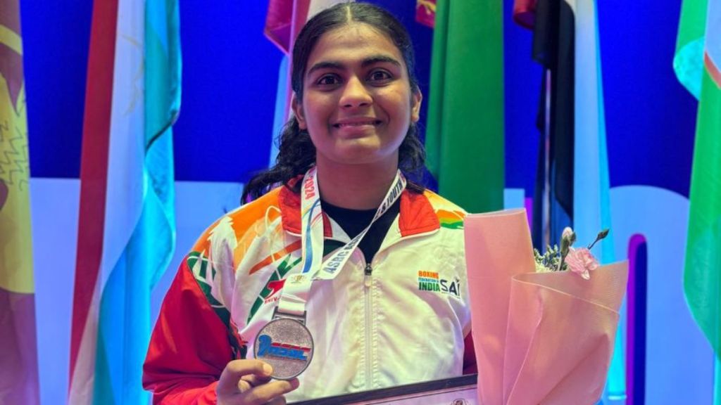 Railway Ticket Checker Alfia Pathan won silver medal in International Boxing