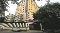 मुंबई : भगवती रुग्णालयाचे काम निकृष्ट दर्जाचे, कंत्राटदारावर कठोर कारवाई करण्याची मागणी
