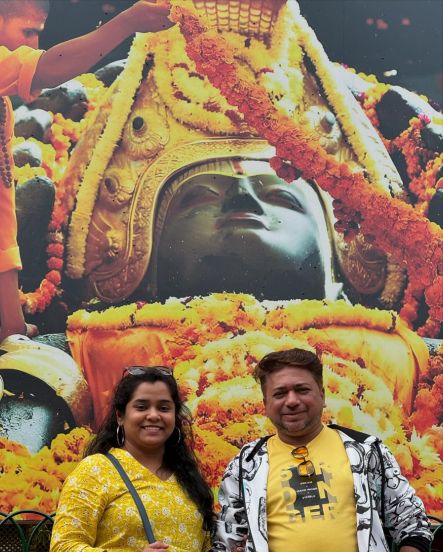 नेपाळ ट्रीपच्या पहिल्या दिवशी चेतना व तिच्या पतीने काठमांडूमध्ये प्रवास केला.