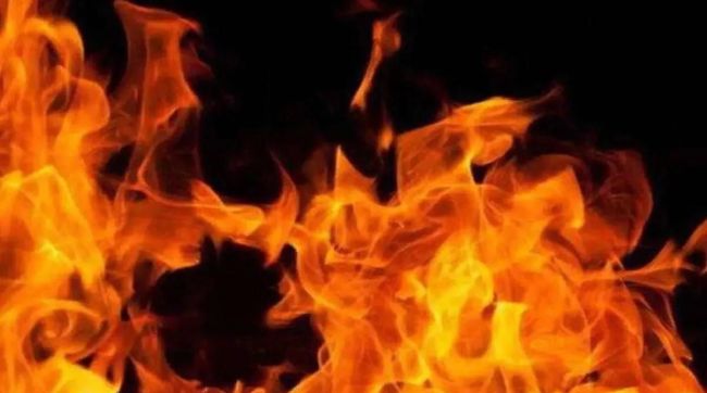 young man set fire to the shop in anger where the girlfriend was working