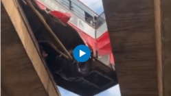 पुलावरून कोसळता कोसळता थोडक्यात वाचली बस, थरारक अपघातानंतर दोन पुलांच्या मधोमध अडकलेल्या बसचा Video Viral