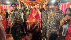 हक्काचा भाऊ! शहीद सैनिकाच्या मुलीच्या लग्नात सीआरपीएफ जवानांनी पार पाडले भावाचे कर्तव्य, पाहा फोटो