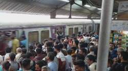 पावसाचा मुंबईला तडाखा! मध्य रेल्वेची वाहतूक विस्कळीत झाल्याने प्रवाशांचा खोळंबा, घाटकोपर स्टेशनवर गर्दीच गर्दी