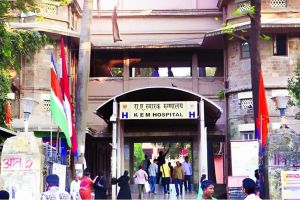 Reduce waiting period for case paper Mumbai Municipal Commissioner Bhushan Gagrani directs KEM Hospital administration