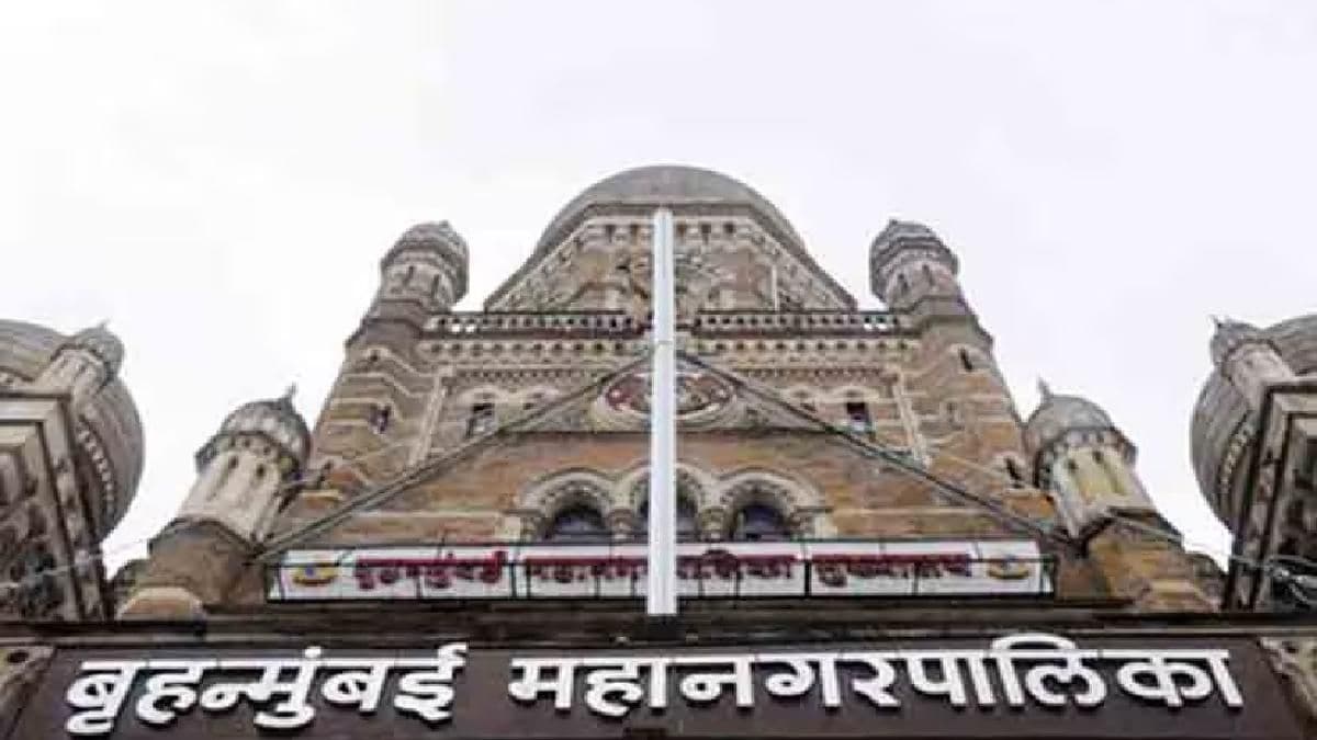 Municipality action on 149 constructions that came up behind the widening of Mithi river