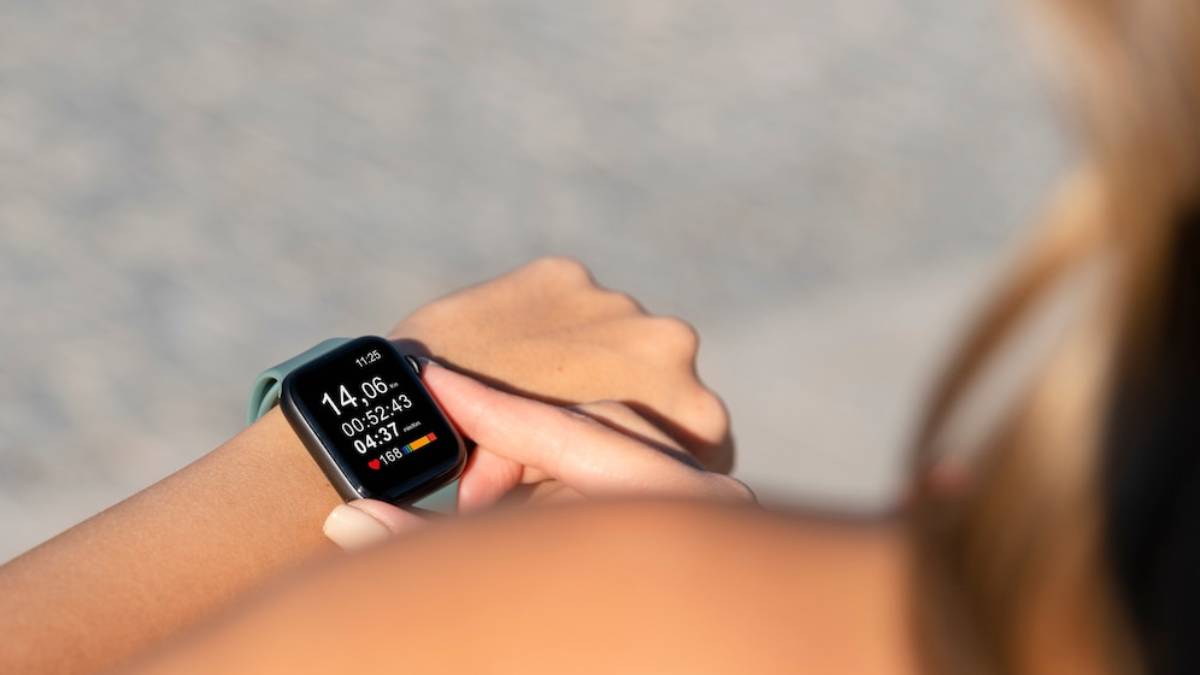 Apple watch 7 for save policy researcher sneha life heart rate notification feature alert over 250 beats per minute