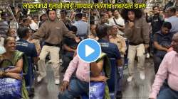 VIDEO : काय ती अदा, काय ते भुरभुरे केस! मुंबई लोकलमध्ये ‘गुलाबी साडी’ गाण्यावर तरुणाचा जबरदस्त डान्स, पाहून प्रवासी थक्क