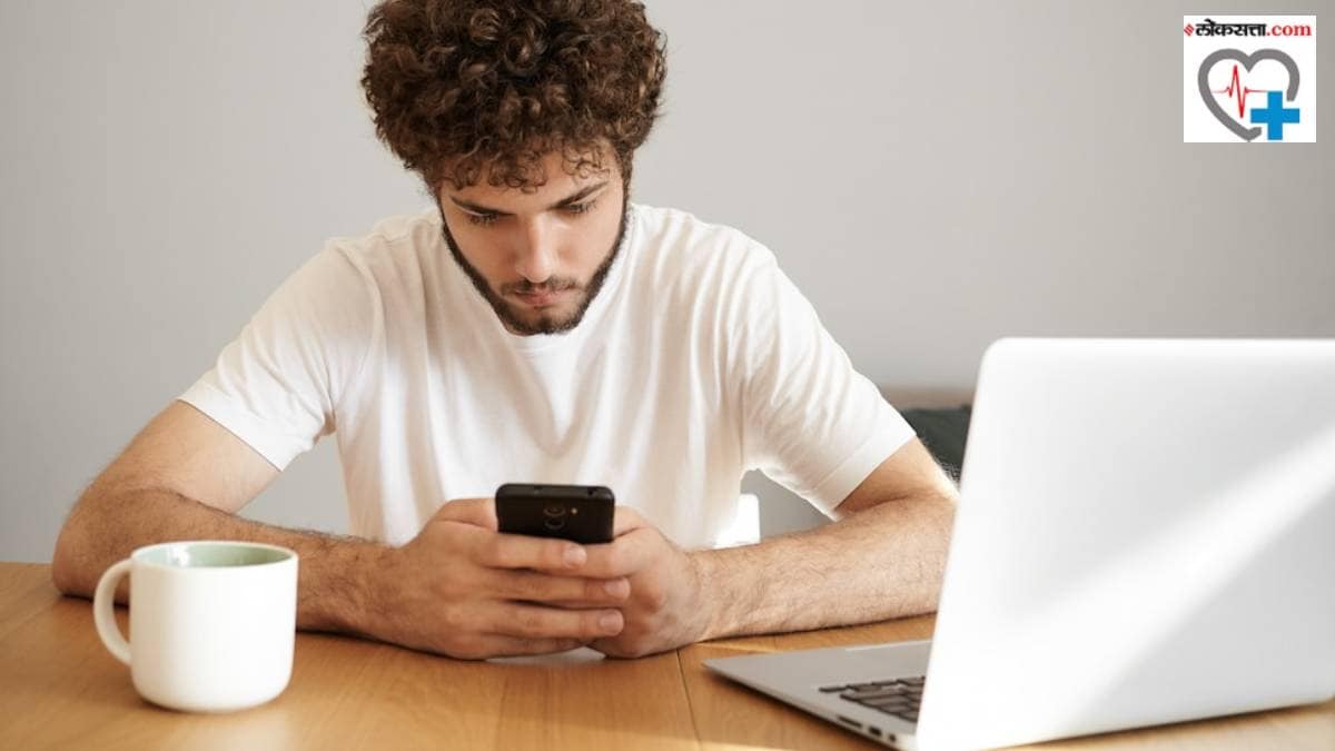 Don’t look at your phone for a long time in these positions This everyday habit is burdening your neck with almost 27 kgs