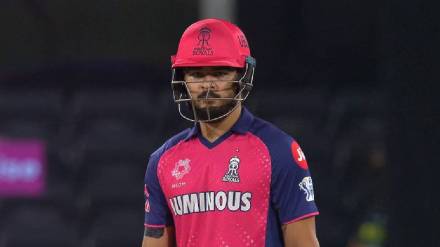 Sunil Gavaskar furious with Riyan shot selection