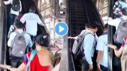 दिवा स्टेशनवर ऐन गर्दीत सरकता जिना अचानक उलटा फिरला अन्…प्रवाशांनो ‘हा’ VIDEO एकदा बघाच