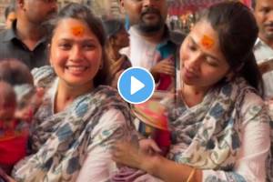 Gautami patil viral video Woman busy in taking selfie with gautami