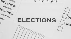 Lok sabha elections : जाणून घ्या इलेक्ट्रॉनिक मतदान यंत्रे आणि बॅलेट पेपर्समधील फरक