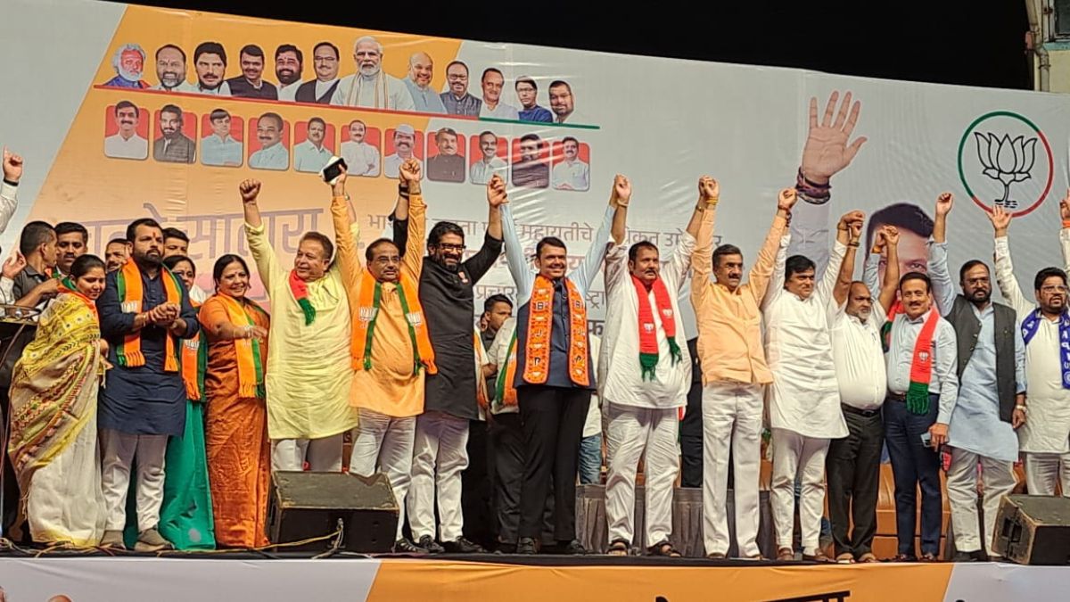 Pm Narendra Modi is a global leader elect Udayanraje Bhosale to give him strength says Devendra Fadnavis