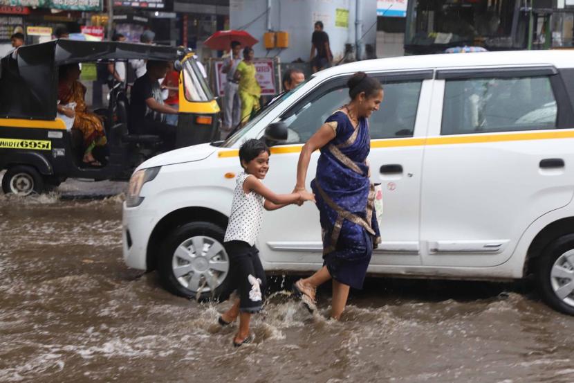 Unseasonal rain in satara 