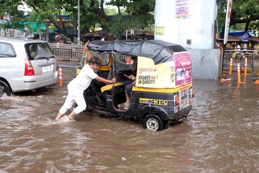 Unseasonal rain in satara 