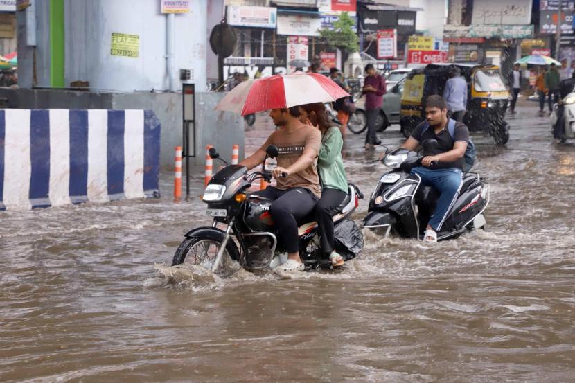 Unseasonal rain in satara 