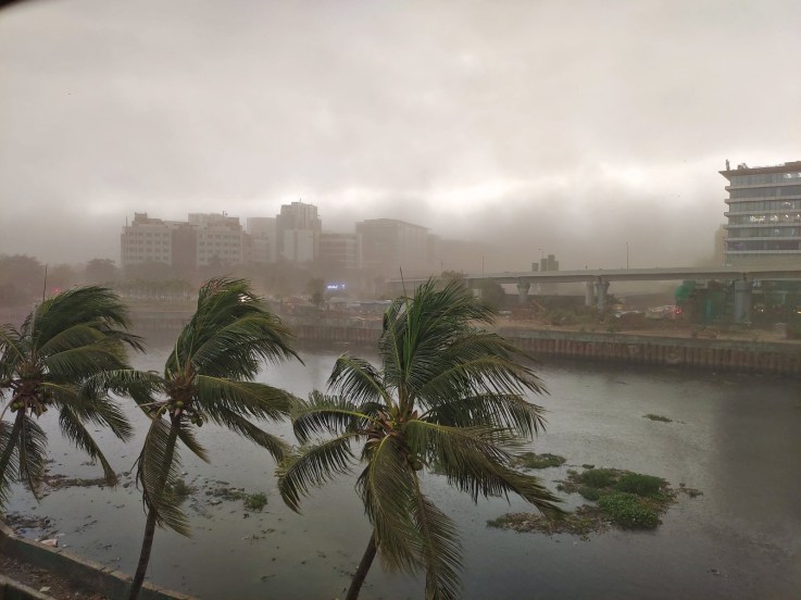 mumbai-sudden-rain-strong-wind