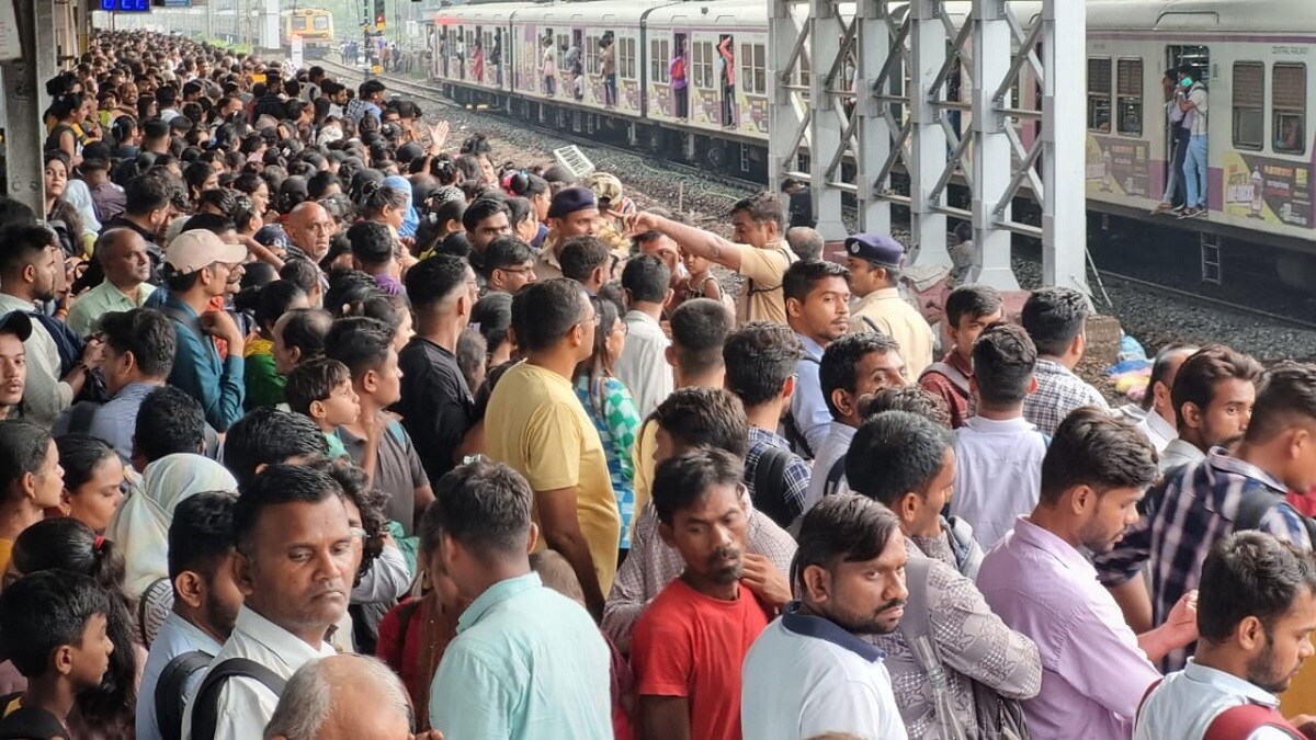 Railway traffic, disrupted, pole,