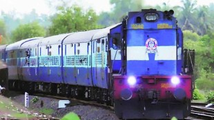 oppose to central railway block marathi news,