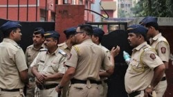 पाकिस्तानातून मुंबईत आरडीएक्स येणार, मुंबई पोलिसांच्या नियंत्रण कक्षात धमकीचा दूरध्वनी; रेल्वे स्थानक आणि परिसरात गस्त वाढवली