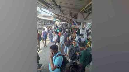 thane station, mulund station, Signal Failure, railway signal failure, Kalyan and Dombivli Commuters , Mumbai, Mumbai local, central railway, kalyan station, dombivali station,