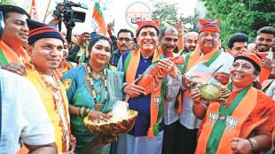 lok sabha election 2024 piyush goyal varsha gaikwad and sanjay patil files nomination