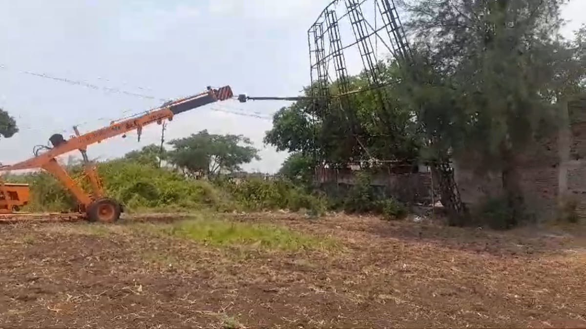 municipal corporation to take action against 31 unauthorized hoardings found in sangli