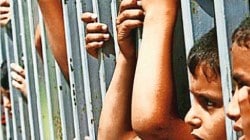 ५ वर्षांत ९,६०० हून अधिक लहान मुले प्रौढांच्या तुरुंगात कैद