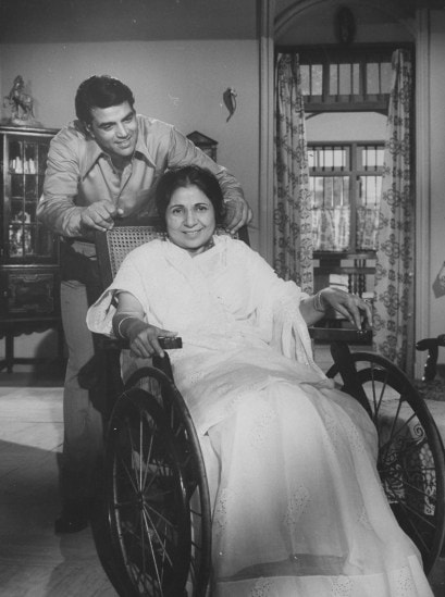 Asha Sachdev was born in Mumbai