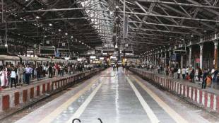 mumbai local train derails at cstm