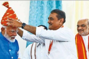 controversy over chhatrapati shivaji maharaj s jiretop on modi head