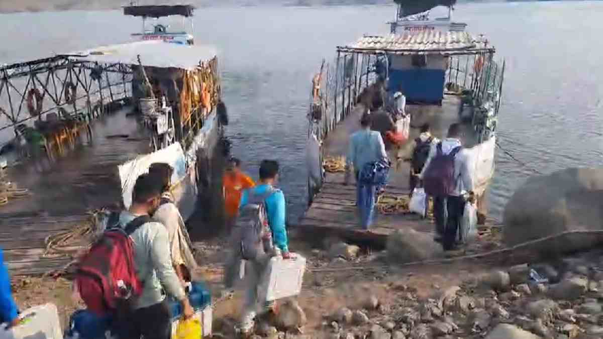 Nandurbar, Nandurbar Police Team , Tough Terrain for Polling Stations, Narmada River, nandurbar lok sabha seat, lok sabha 2024, Nandurbar news, marathi news,
