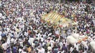 warkari demand to ban loudspeakers sound while welcoming Sant Tukaram palkhi