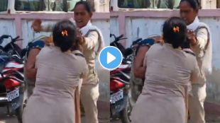 two female Jhansi police thrashing a vegetable seller woman