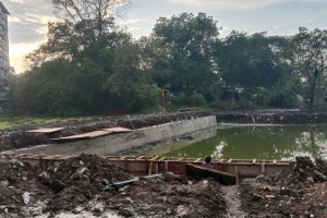 road contractors effort to fill natural pond at kopar in dombivli
