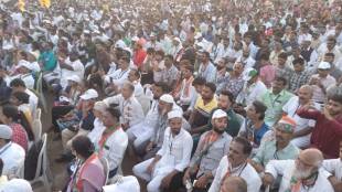 large crowd of workers gathered for Rahul Gandhi rally