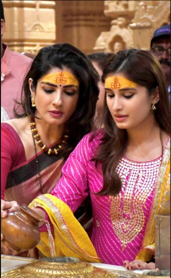 Raveena Tandon visited bhimashankar jyotirlinga with daughter rasha