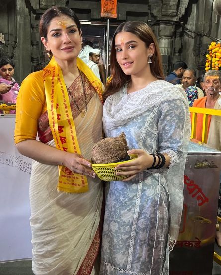 Raveena Tandon visited bhimashankar jyotirlinga with daughter rasha